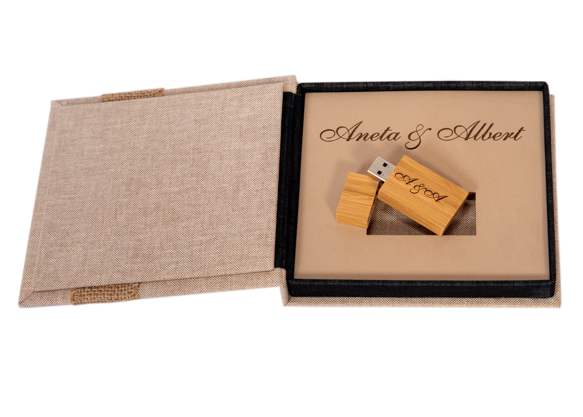 Pudełko z pendrive w stylu vintage