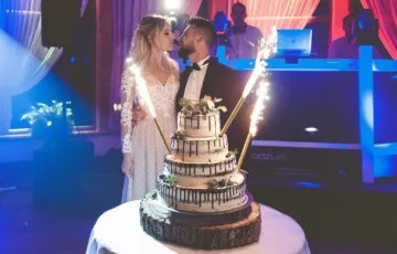 Piękne fotografie ślubne oraz profesjonalnie zmontowany film ze ślubu i przyjęcia weselnego, pozwolą po wielu latach na powrót do niezapomnianych chwil.